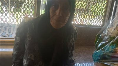 عجوز تبكي أمام ضريح عبد الناصر: كان ناصرًا للفقراء والغلابة 
