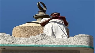 أمن الإسكندرية: مريض نفسي يعتلي مئذنة مسجد بالعجمي 