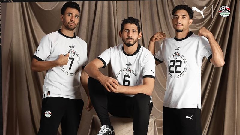 ثلاثي منتخب مصر بالقميص