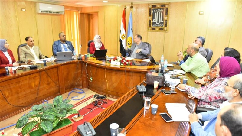 اجتماع محافظ أسيوط
