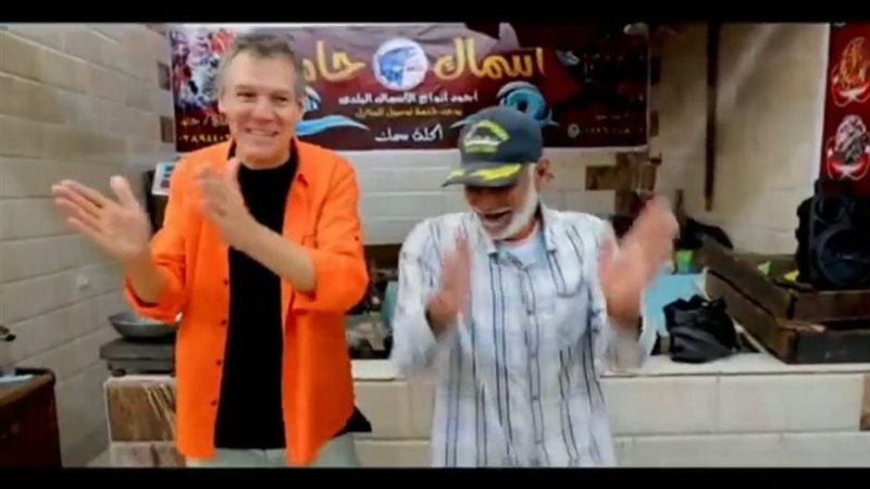 مواطن ألماني يغني