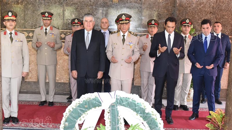وزير الدفاع يشارك