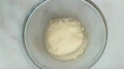 طريقة عمل عجينة الـ 5 دقائق للمخبوزات والميني بيتزا | فيديو 
