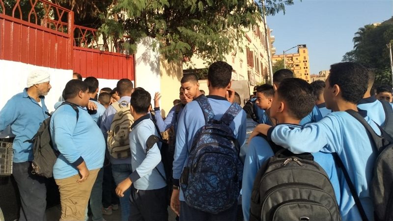 انتظار الطلاب في