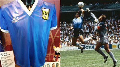 عرض قميص “يد الرب” الشهير لـ مارادونا في قطر خلال كأس العالم
