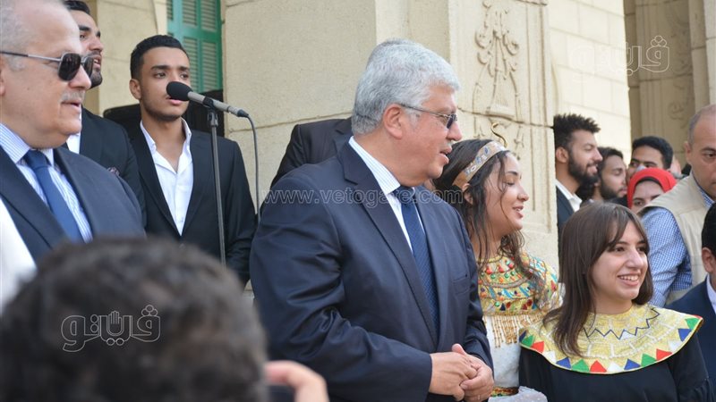 الدكتور أيمن عاشور