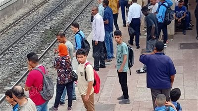 في أول ايام العام الدراسي.. زحام في مترو الأنفاق | فيديو وصور