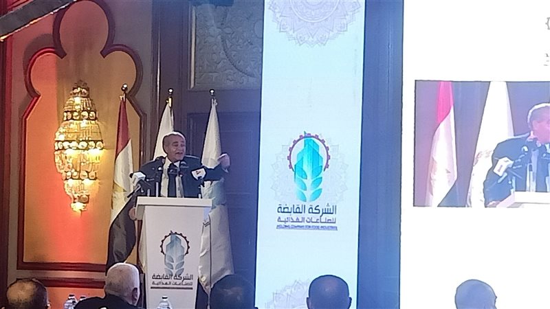 وزير التموين خلال