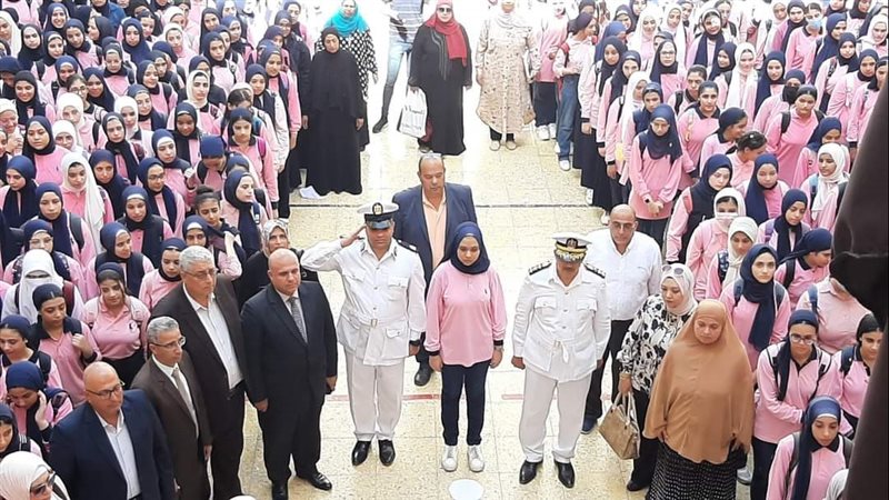 وفود امنية تزور مدارس