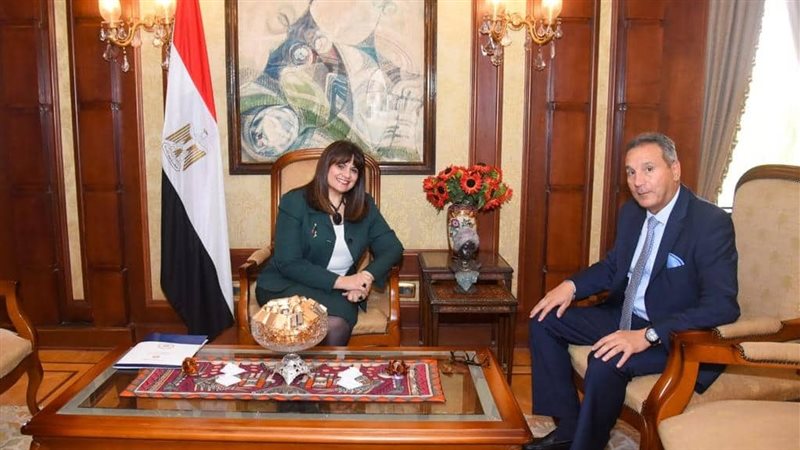 وزيرة الهجرة تستقبل