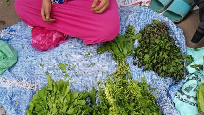 بائعة خضار