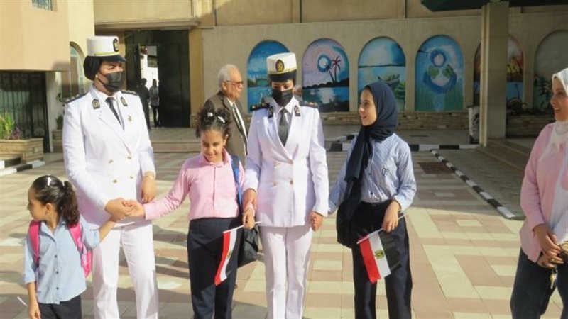 الشرطة تصطحب أبناء