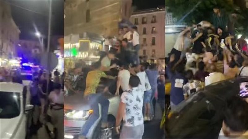 الجماهير تتسابق للتصوير