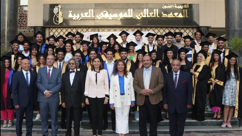 وزيرة الثقافة وسط