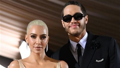 بعد انفصالها عنه.. بيت ديفيدسون يزيل تاتو كيم كارداشيان من جسده| صور