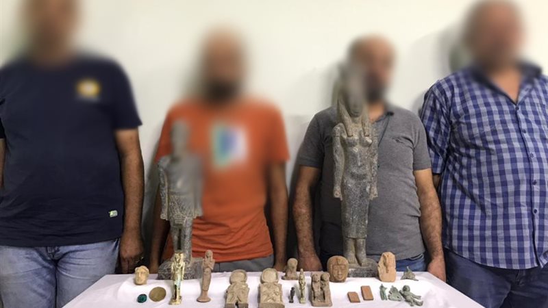 قطع أثرية _ المضبوطات