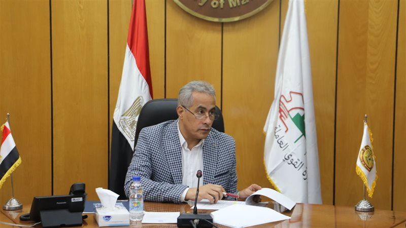 حسن شحاتة وزير القوى