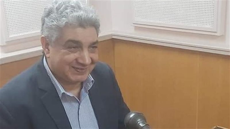  الكاتب الصحفي عماد