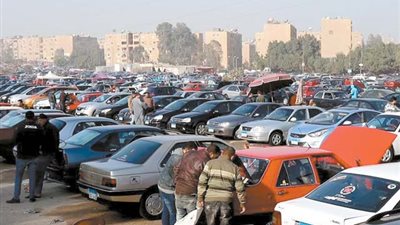 الدولار‭ ‬يقضى‭ ‬على‭ ‬سوق‭ ‬السيارات.. ارتفاع‭ ‬الأسعار‭ ‬يوقف‭ ‬حركة‭ ‬البيع‭.. ‬واسترداد‭ ‬مقدم‭ ‬الحجز‭ ‬المشكلة‭ ‬الأبرز
