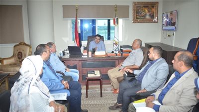 نائب محافظ بني سويف يجتمع باللجنة الرباعية للتغذية المدرسية
