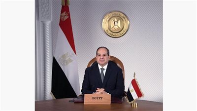 طلاب الشرطة يستعرضون فنون الاقتحام والمداهمة بالذخيرة الحية أمام الرئيس السيسي