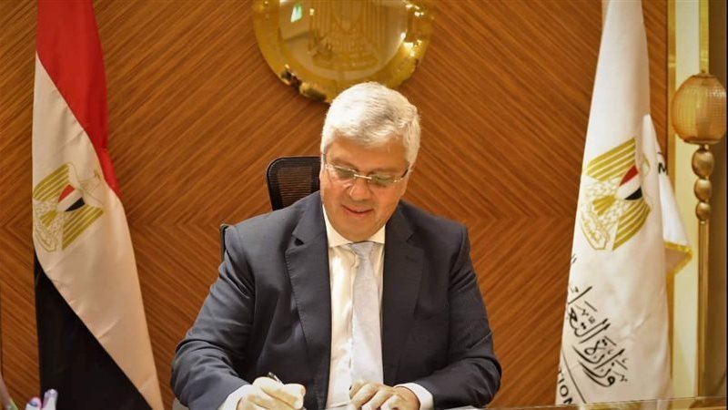 دكتور ايمن عاشور