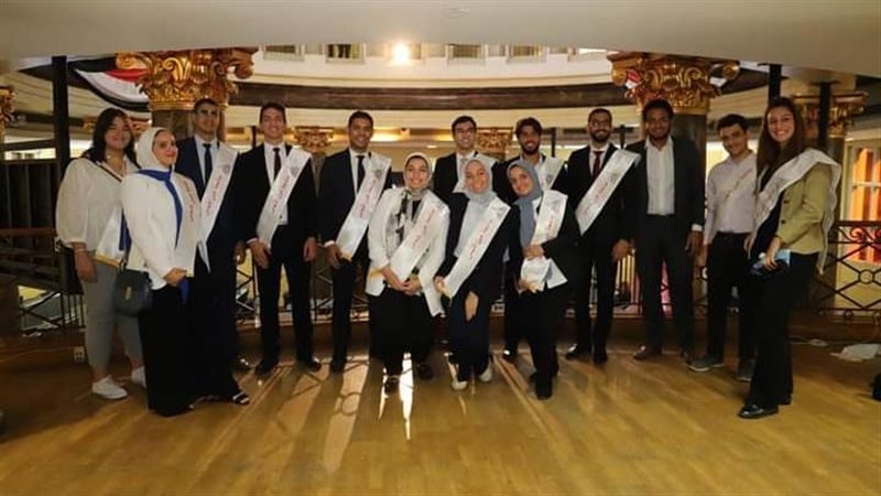 طلاب جامعة عين شمس
