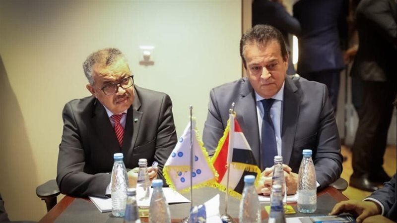 وزير الصحة ومدير