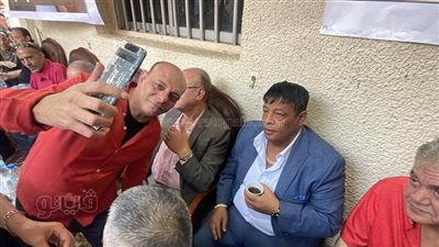 عبد الباسط حمودة يرفض مغادرة مقر انتخابات المهن الموسيقية قبل إعلان النتيجة | فيديو وصور