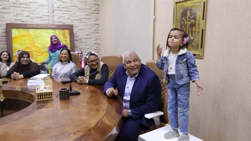 جانب من لقاء محافظ