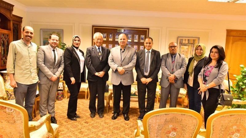لقاء محافظ أسيوط