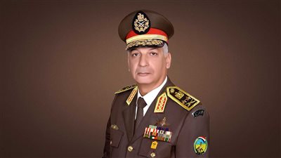 وصول وزير الدفاع ورئيس أركان الجيش للمنصة الرئيسية بالكلية الحربية لاستقبال الرئيس السيسي