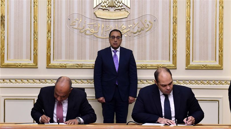 جانب من توقيع الاتفاقية