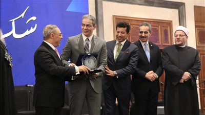 في يوبيلها الذهبي.. جامعة طنطا تكرم نقيب الإعلاميين 