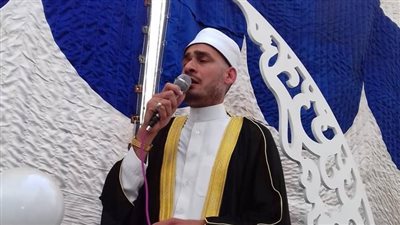 عادل عزام: التمسك بالقيم النبيلة والأخلاق السامية من أهم سمات الشخصية السوية 