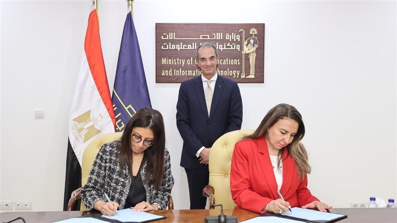 عمرو طلعت يشهد توقيع