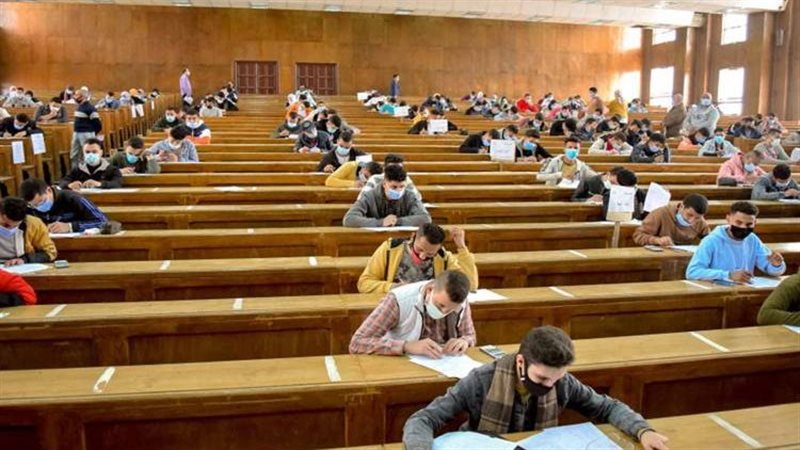 طلاب الجامعات
