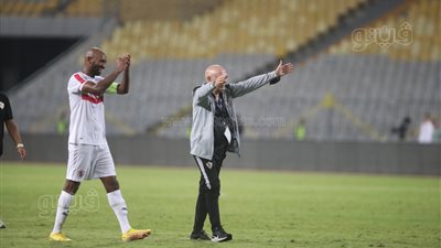  لاعبو الزمالك يحتفلون مع الجماهير بالفوز على فلامبو| صور