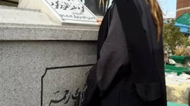 حكم ارتداء النساء