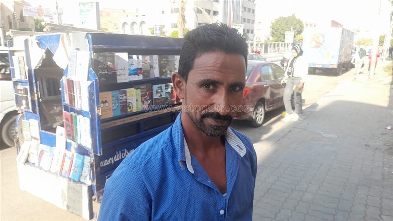 صاحب مكتبة متحركة