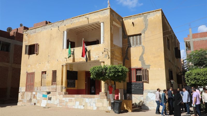 مبنى مدرسة صناعية