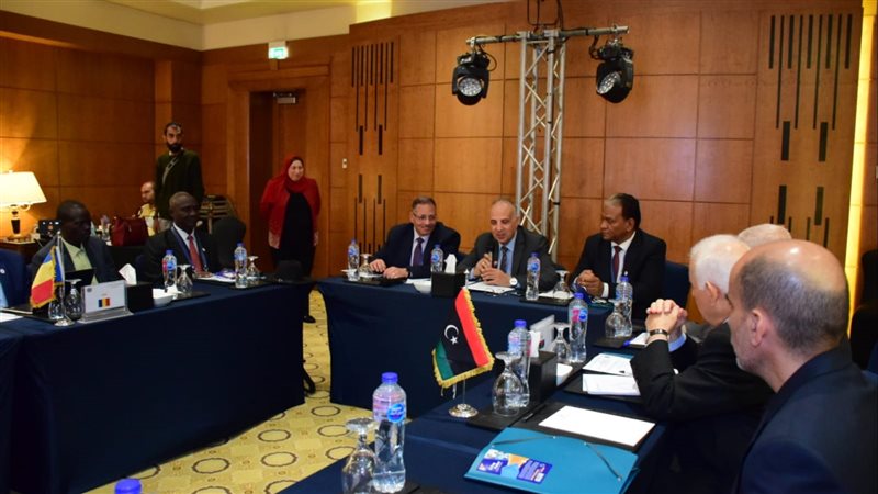 وزير الري اثناء الإجتماع