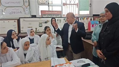 وكيل تعليم دمياط يتفقد أقسام الملابس والمعادن بالمدرسة الصناعية للبنات | صور 