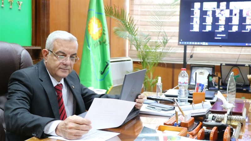 الدكتور عادل مبارك