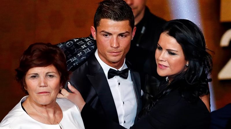 رونالدو وشقيقته