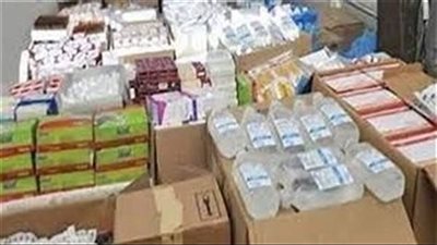 التحقيق مع مدير مصنع للمستلزمات الطبية مجهولة المصدر وبدون مستندات 