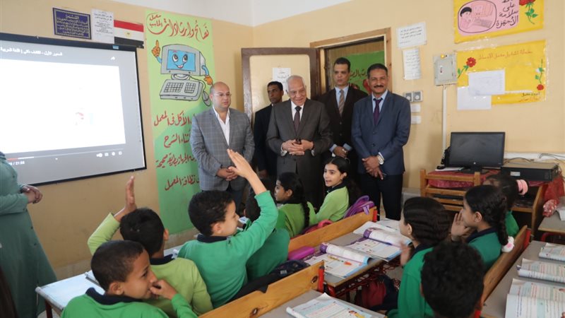 جولة تفقدية لمحافظ