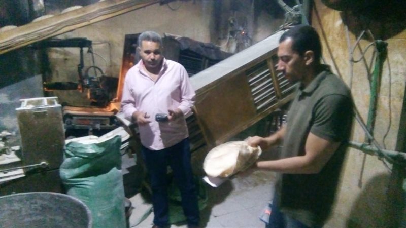 غلق مخبز وتحرير ١٢