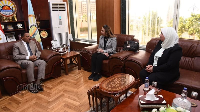 محافظ مطروح يستقبل