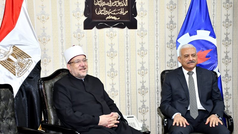 وزير الأوقاف ومحافظ